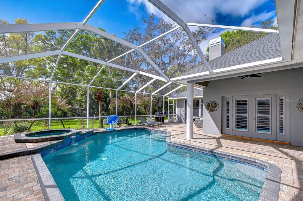 Image 34 of property listing at 5104 SYLVAN OAKS DRIVE, Valrico, FL 33596