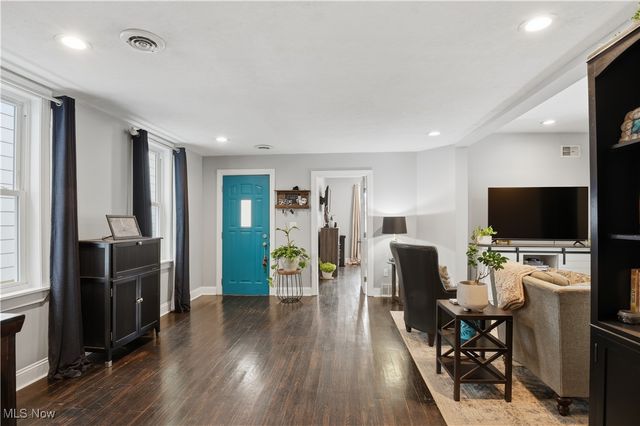 710 University Court, Cleveland, OH 44113