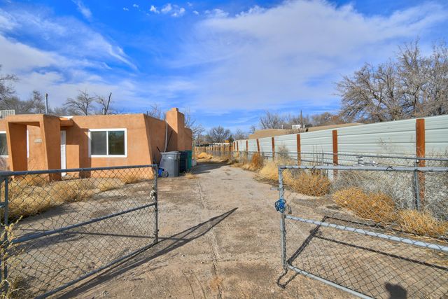 1809 Corte Florentino Street SW, Albuquerque, NM 87105