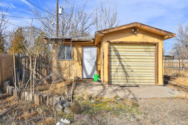 1809 Corte Florentino Street SW, Albuquerque, NM 87105