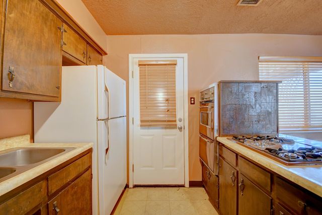 1809 Corte Florentino Street SW, Albuquerque, NM 87105