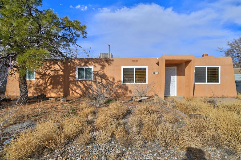 1809 Corte Florentino Street SW, Albuquerque, NM 87105