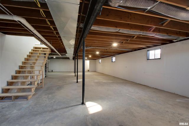 3700 HARRISON Court, Quincy, IL 62305