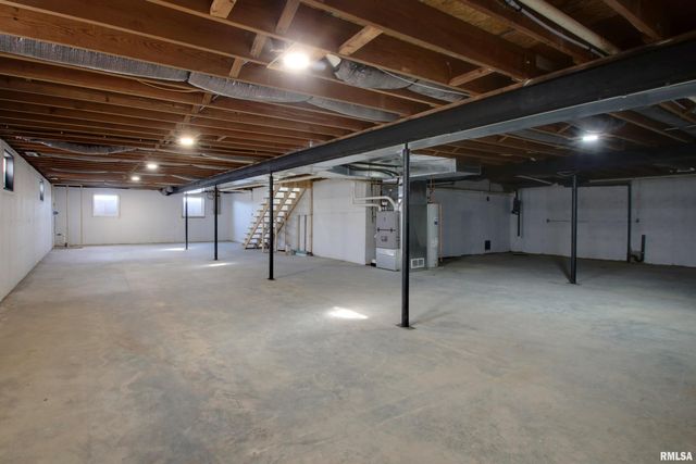 3700 HARRISON Court, Quincy, IL 62305