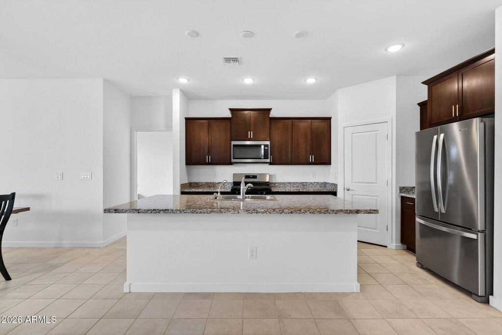 Image 10 of property listing at 41590 W DUSTY CREEK Drive, Maricopa, AZ 85138