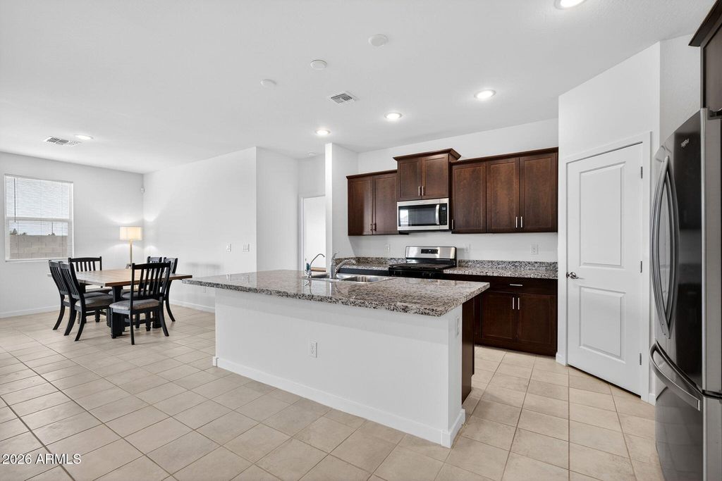 Image 11 of property listing at 41590 W DUSTY CREEK Drive, Maricopa, AZ 85138