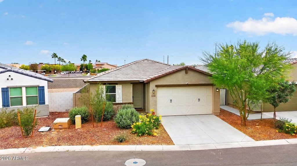 Image 2 of property listing at 41590 W DUSTY CREEK Drive, Maricopa, AZ 85138
