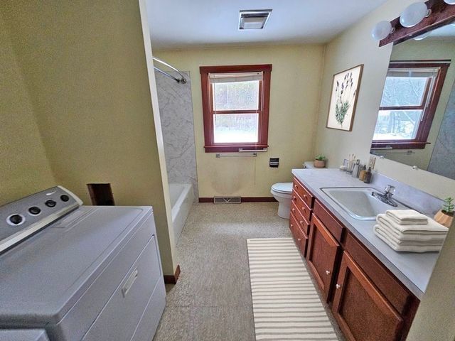 12 Ferry Rd, Montague, MA 01351