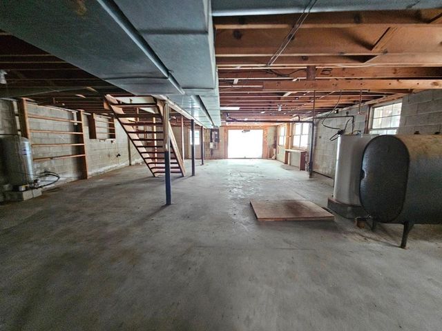 12 Ferry Rd, Montague, MA 01351