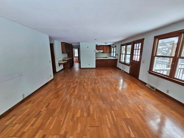 12 Ferry Rd, Montague, MA 01351