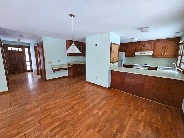 12 Ferry Rd, Montague, MA 01351