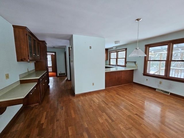 12 Ferry Rd, Montague, MA 01351