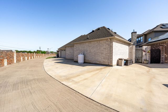 3218 Fountain Way, Granbury, TX 76049