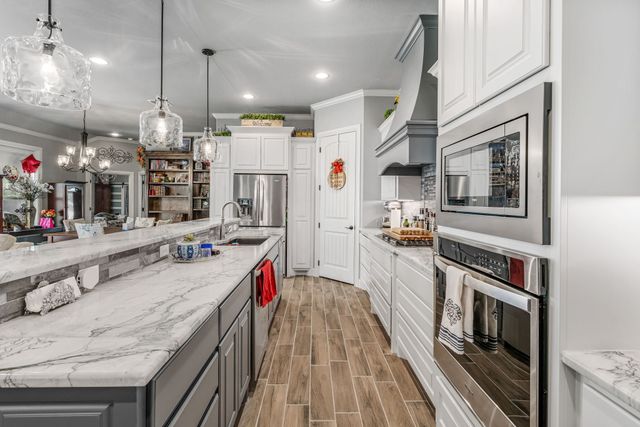 3218 Fountain Way, Granbury, TX 76049