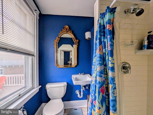 8 W 11TH ST, Front Royal, VA 22630