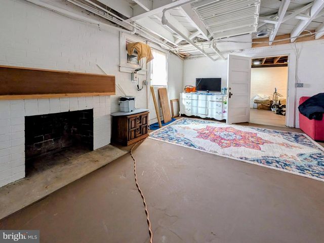 8 W 11TH ST, Front Royal, VA 22630