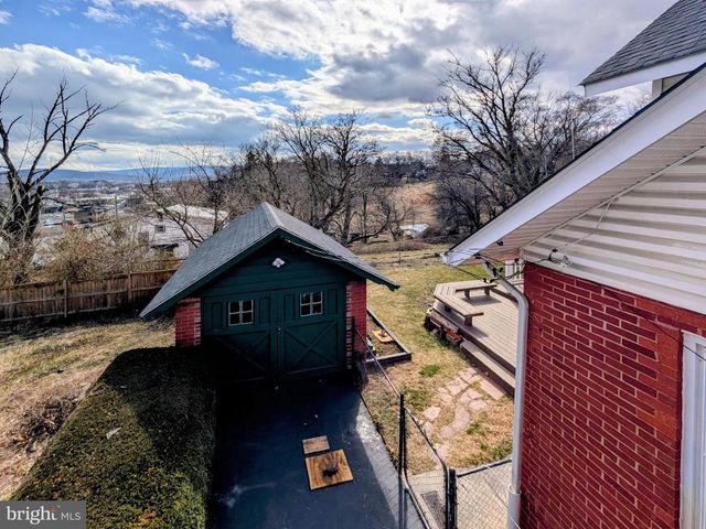 8 W 11TH ST, Front Royal, VA 22630