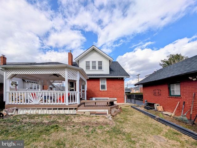 8 W 11TH ST, Front Royal, VA 22630