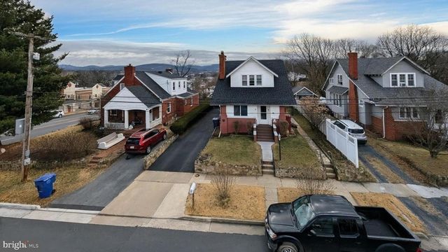 8 W 11TH ST, Front Royal, VA 22630