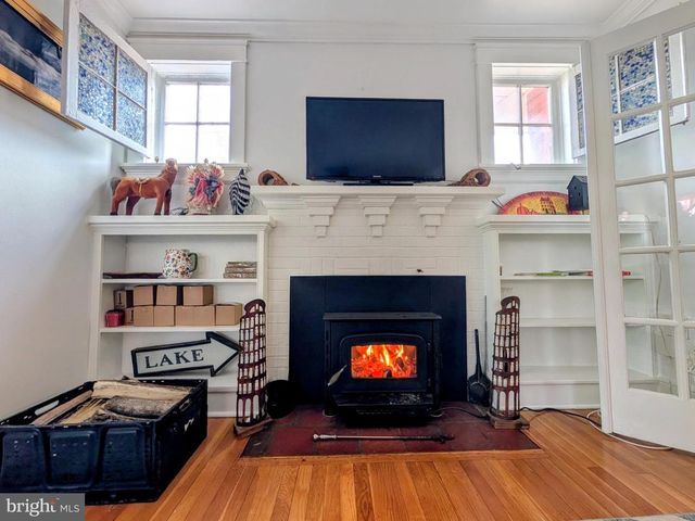 8 W 11TH ST, Front Royal, VA 22630