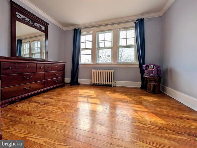 8 W 11TH ST, Front Royal, VA 22630