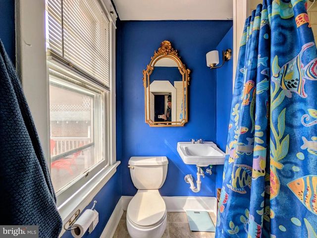 8 W 11TH ST, Front Royal, VA 22630