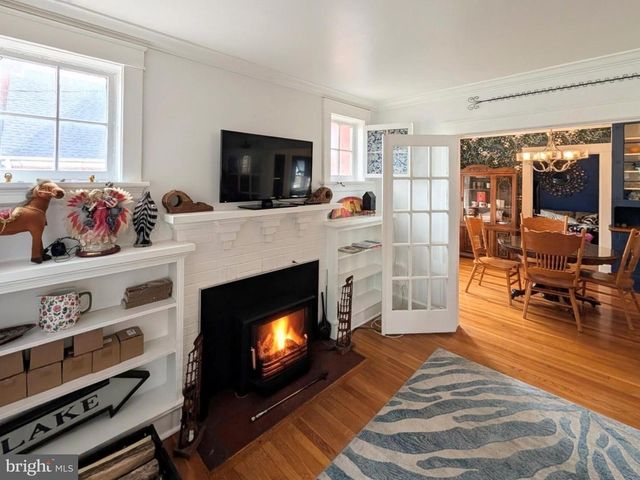 8 W 11TH ST, Front Royal, VA 22630