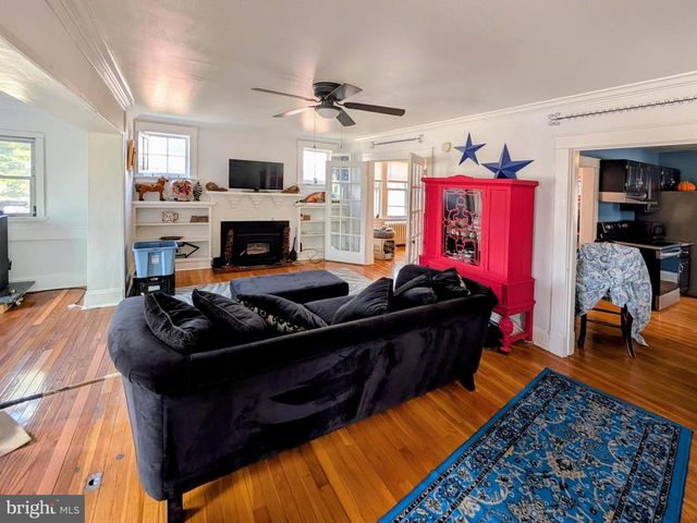 8 W 11TH ST, Front Royal, VA 22630