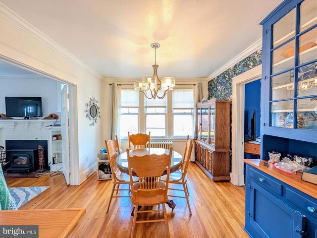 8 W 11TH ST, Front Royal, VA 22630