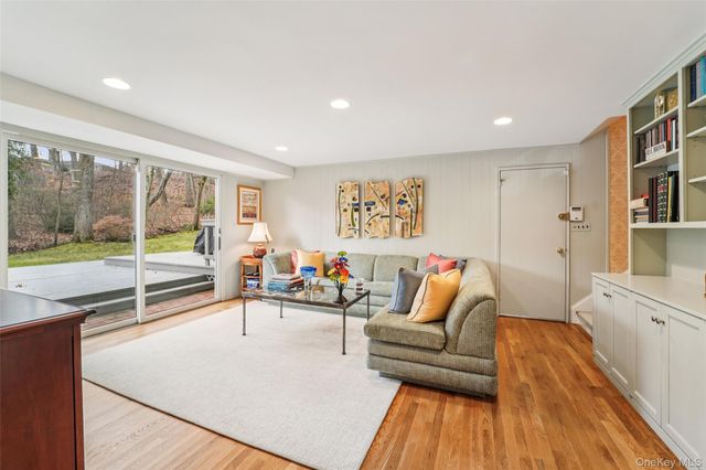 6 Robins Roost, Rye Brook, NY 10573