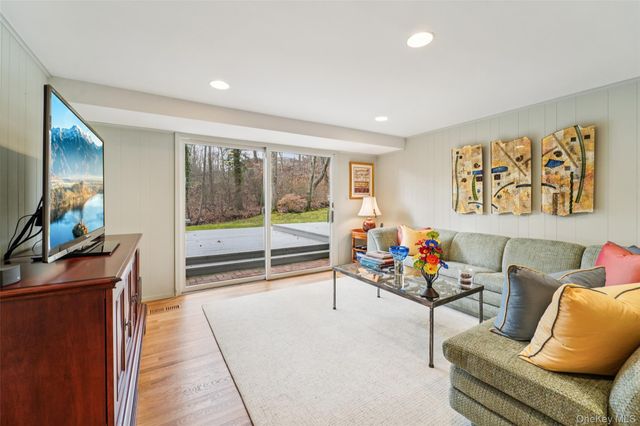 6 Robins Roost, Rye Brook, NY 10573