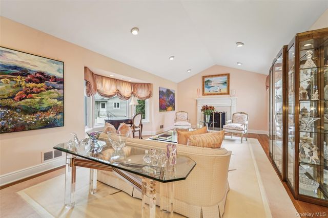 6 Robins Roost, Rye Brook, NY 10573