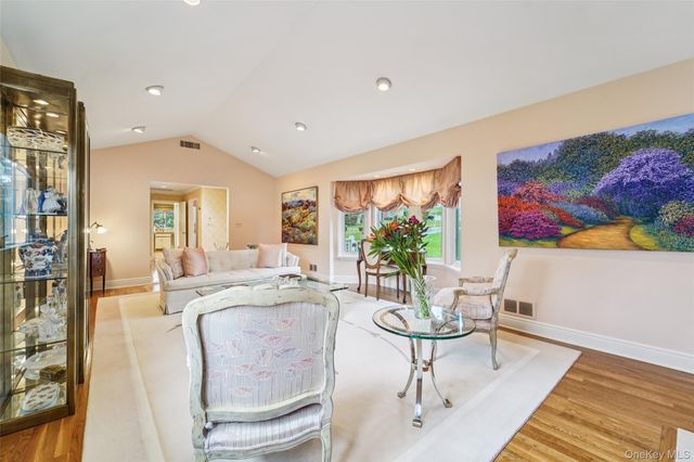 6 Robins Roost, Rye Brook, NY 10573