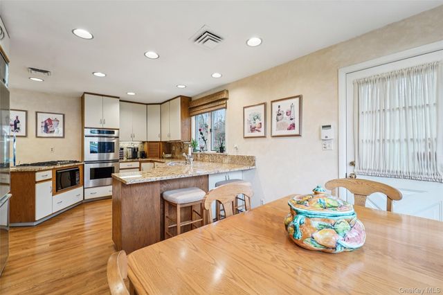 6 Robins Roost, Rye Brook, NY 10573