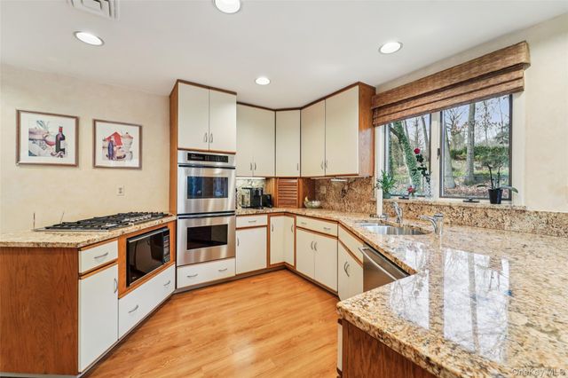 6 Robins Roost, Rye Brook, NY 10573