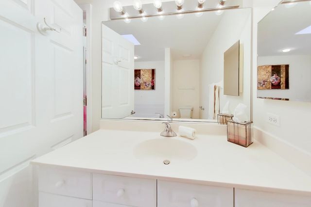 620 Homewood Avenue 405, Highland Park, IL 60035