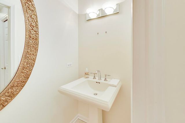 620 Homewood Avenue 405, Highland Park, IL 60035