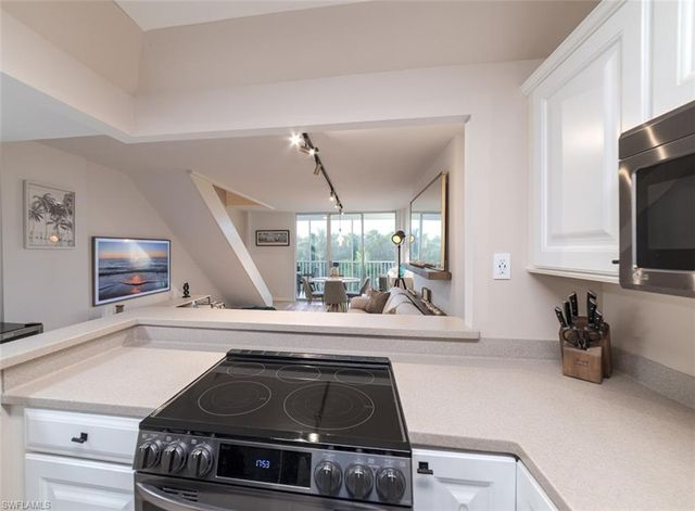 5 Bluebill Ave Apt 405, Naples, FL 34108