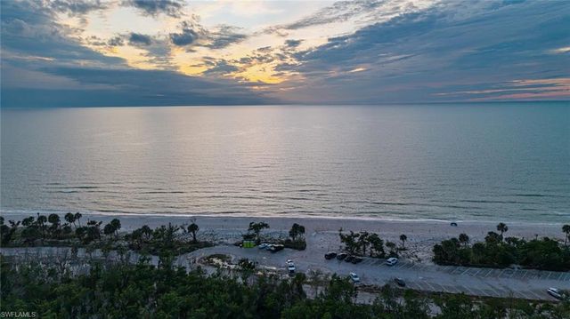 5 Bluebill Ave Apt 405, Naples, FL 34108