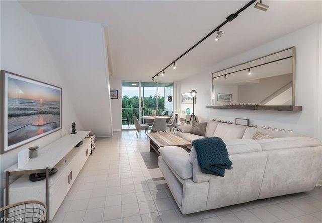 5 Bluebill Ave Apt 405, Naples, FL 34108