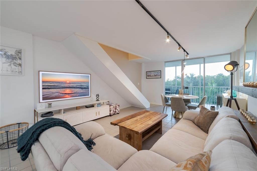 5 Bluebill Ave Apt 405, Naples, FL 34108