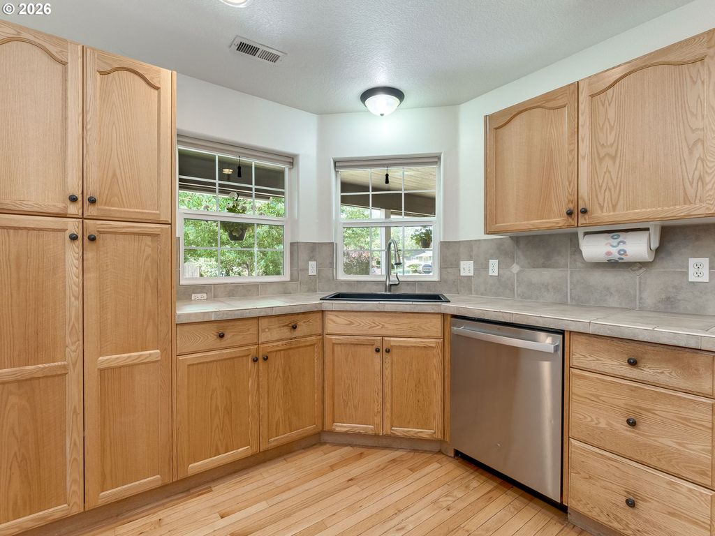 Image 24 of property listing at 462 Sw KAUER Dr, Mc Minnville, OR 97128
