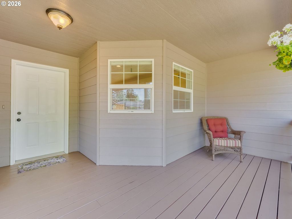 Image 3 of property listing at 462 Sw KAUER Dr, Mc Minnville, OR 97128