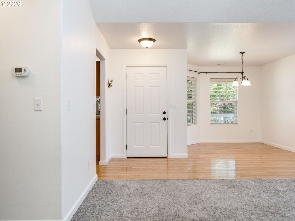 Image 5 of property listing at 462 Sw KAUER Dr, Mc Minnville, OR 97128
