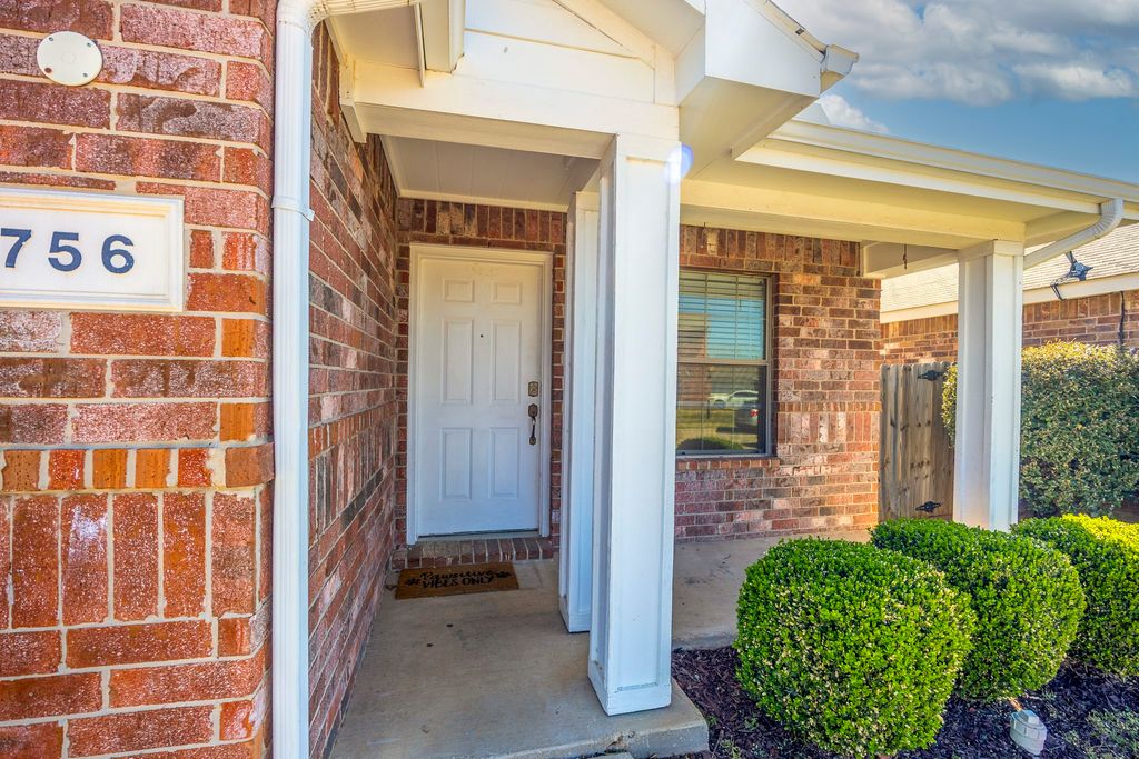 756 River Garden Drive, Fort Worth, TX 76114