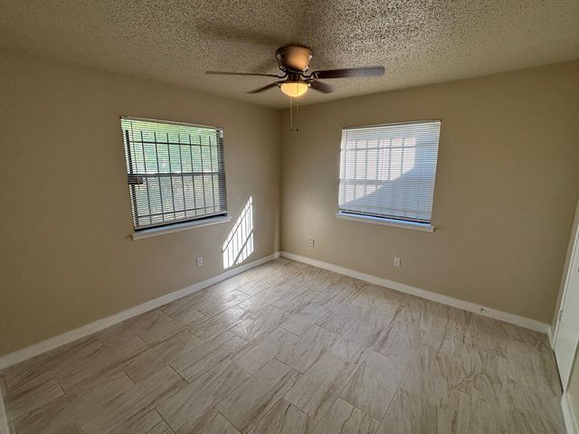 4609 E 12th ST 4, Austin, TX 78721