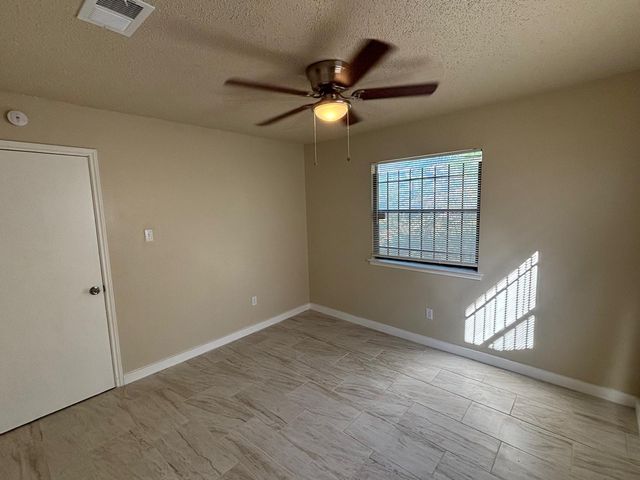 4609 E 12th ST 4, Austin, TX 78721