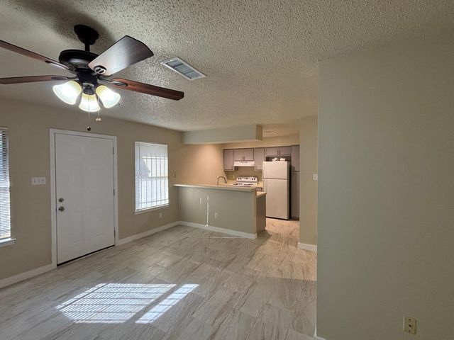 4609 E 12th ST 4, Austin, TX 78721