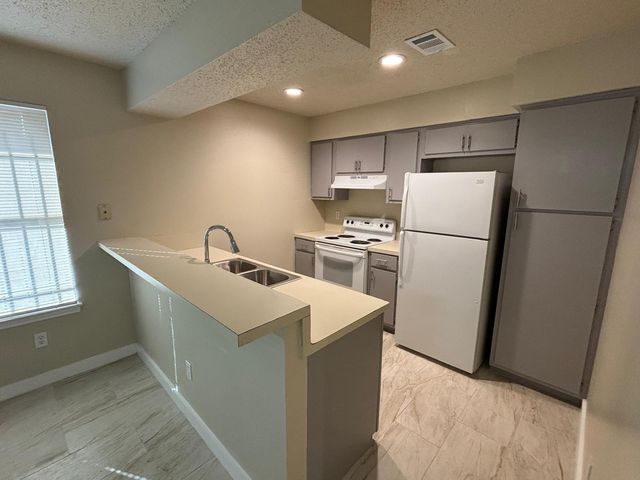 4609 E 12th ST 4, Austin, TX 78721