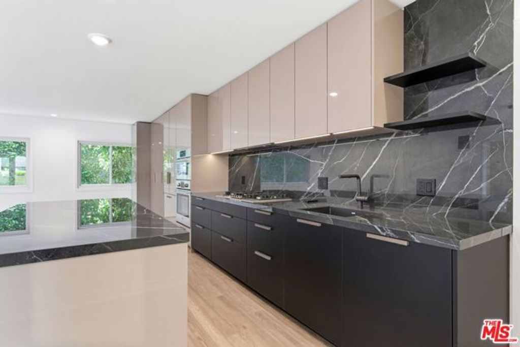 1233 N Laurel Avenue 109, West Hollywood, CA 90046
